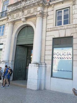 Pickpockets in Lisbon, Portugal.